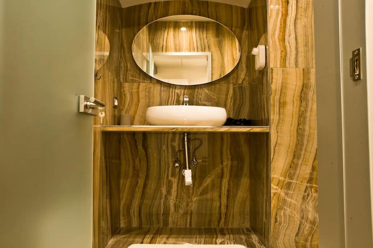 Suite Napoli Sotterranea Con Jacuzzi エクステリア 写真